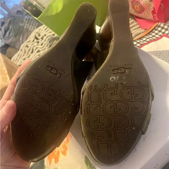 UGG GREEN SLINGBACK OPEN TOE SUEDE WEDGES - Picture 7 of 7